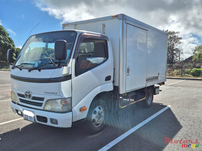 2011' Toyota Toyoace photo #2