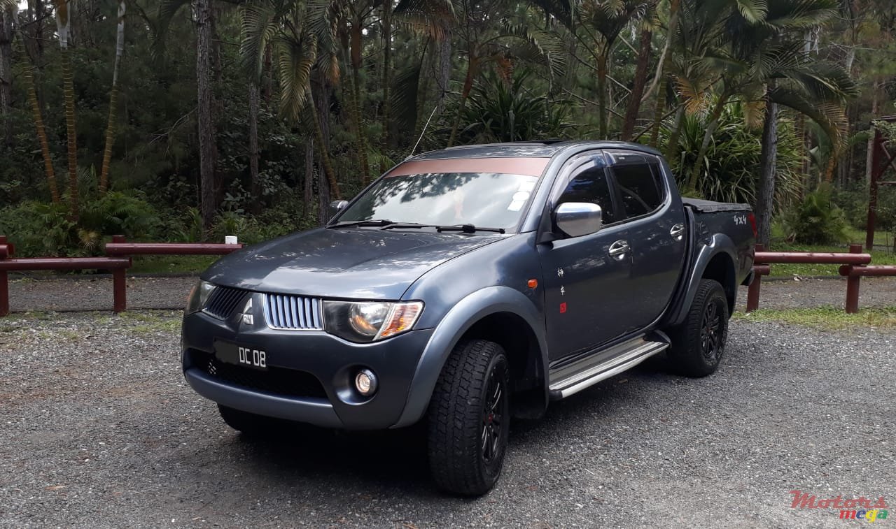 2008' Mitsubishi L 200 Sportero DID photo #1