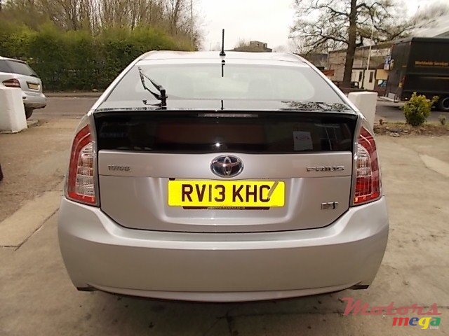 2014' Toyota Prius Plug-in Hybrid photo #3