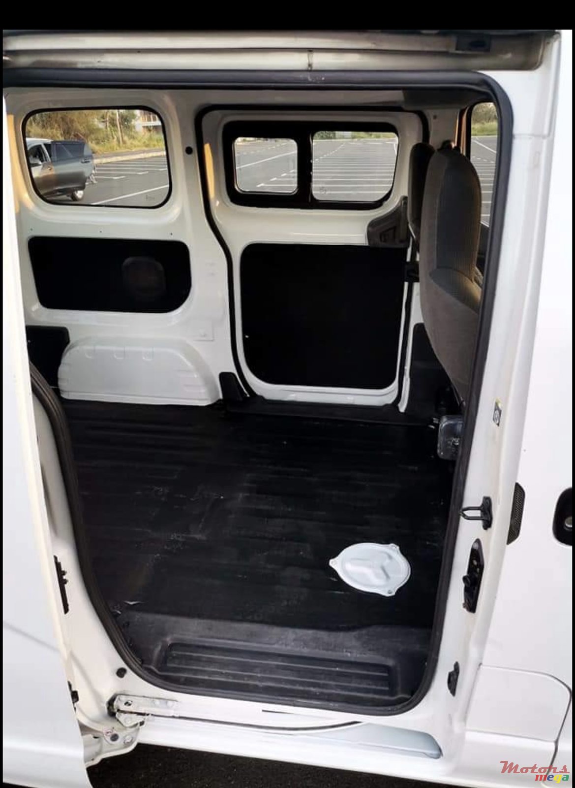 2015' Nissan NV photo #5