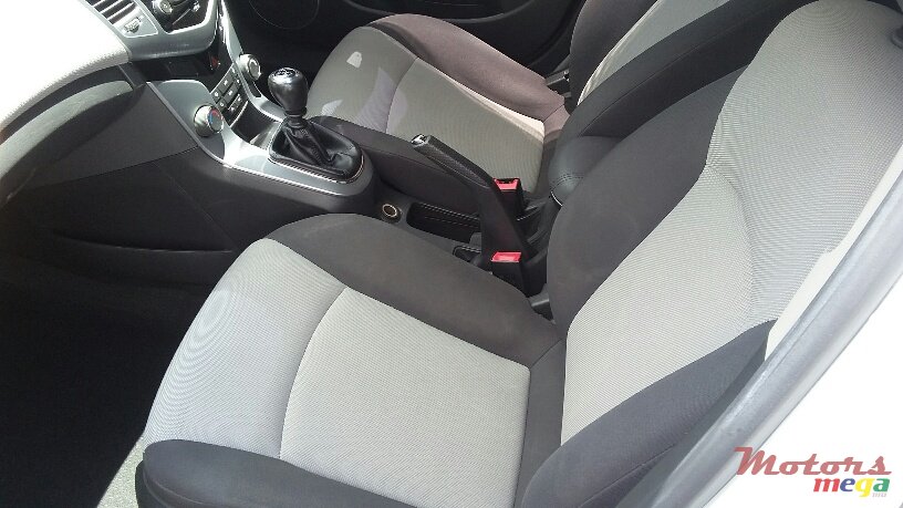 2011' Chevrolet Cruze photo #6