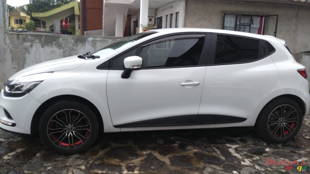 2017' Renault Clio photo #6