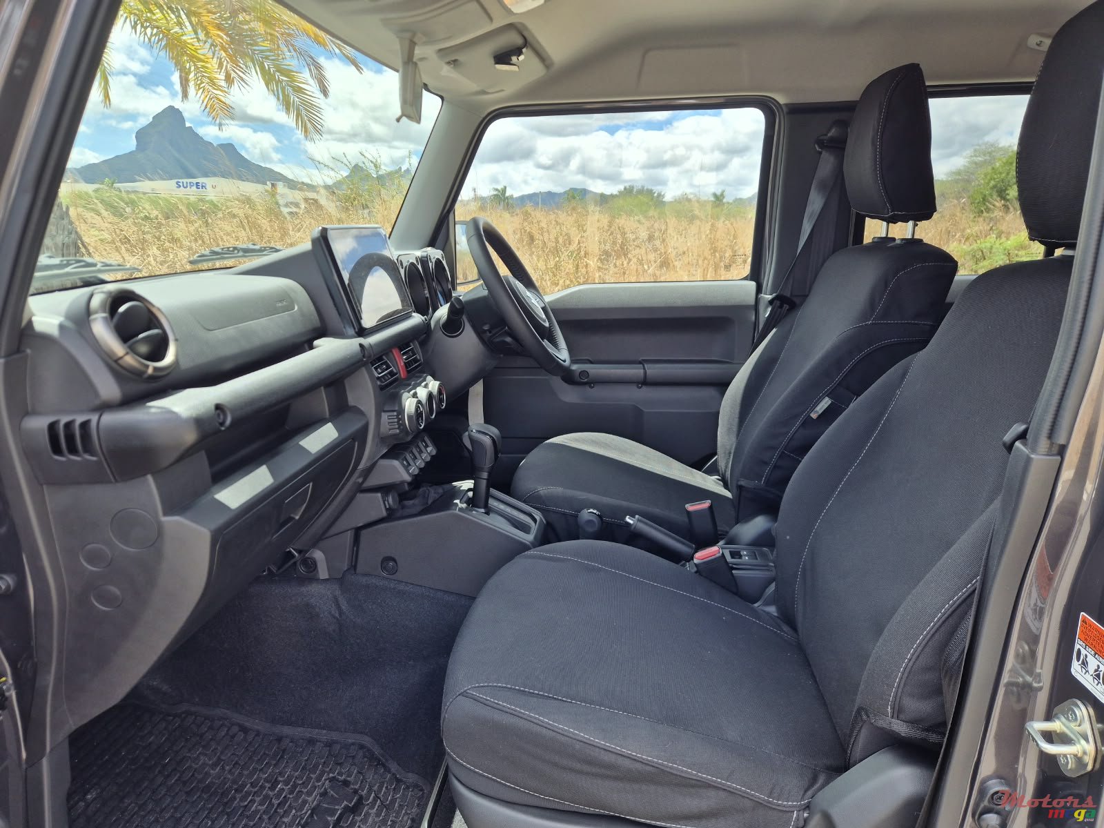 2024' Suzuki Jimny 5D GLX photo #5