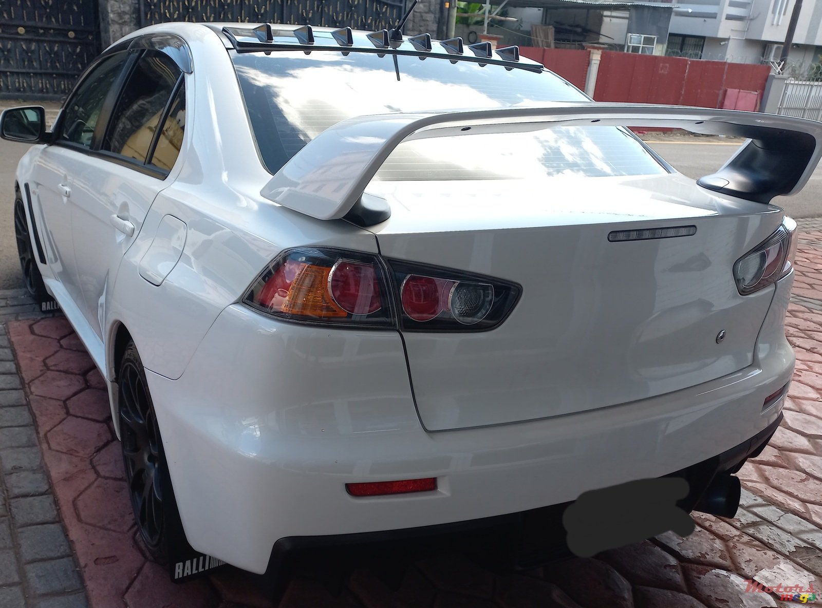 2008' Mitsubishi Lancer Evolution photo #2