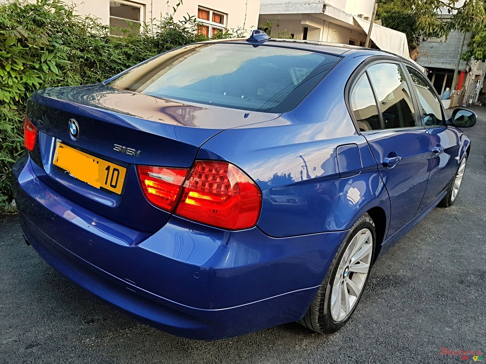 2010' BMW 318 idrive auto photo #3