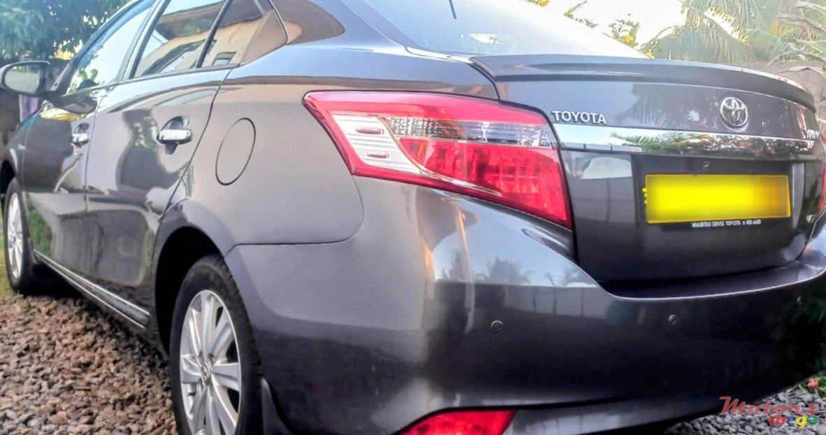 2015' Toyota Yaris photo #7