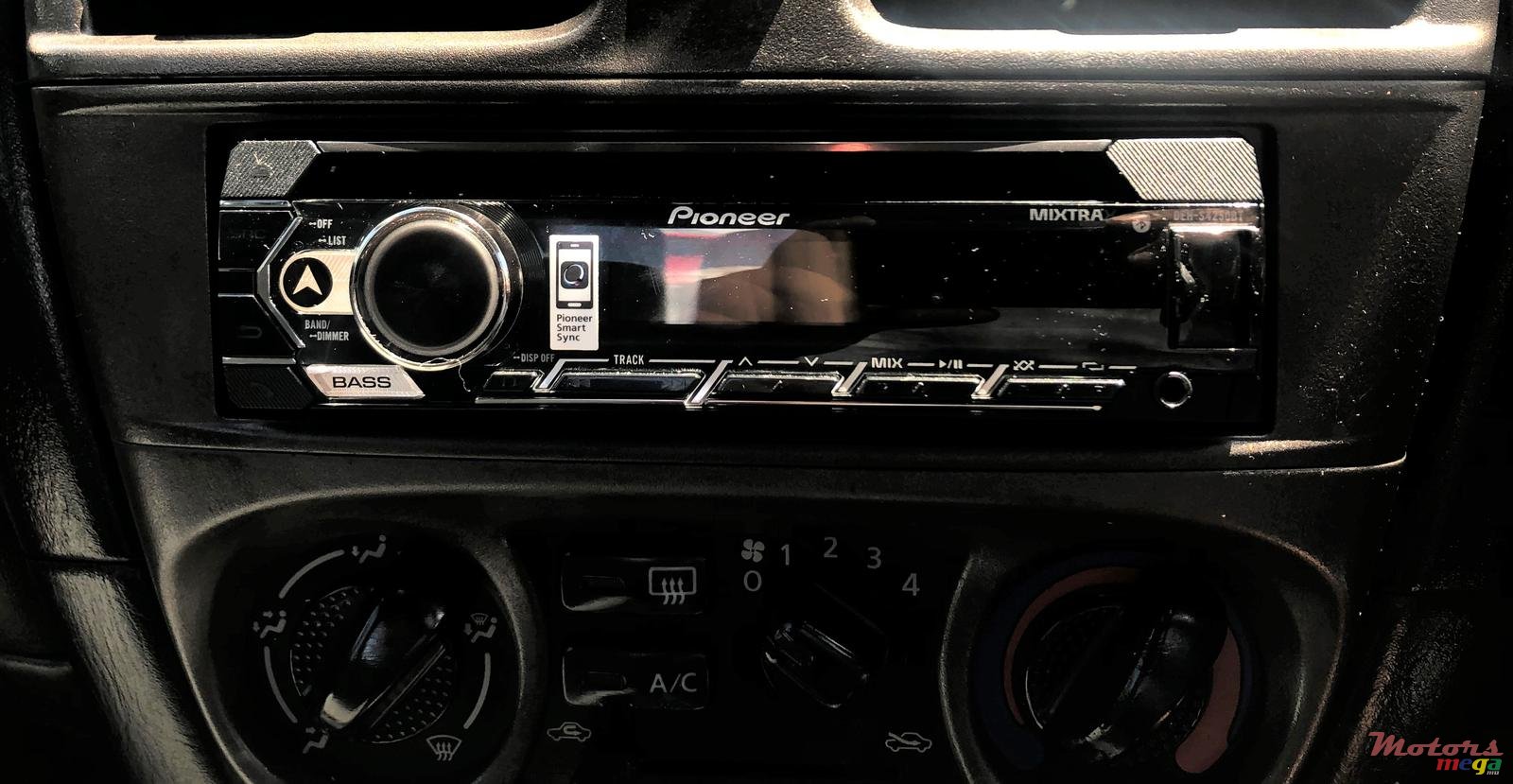 2006' Nissan Sunny photo #6