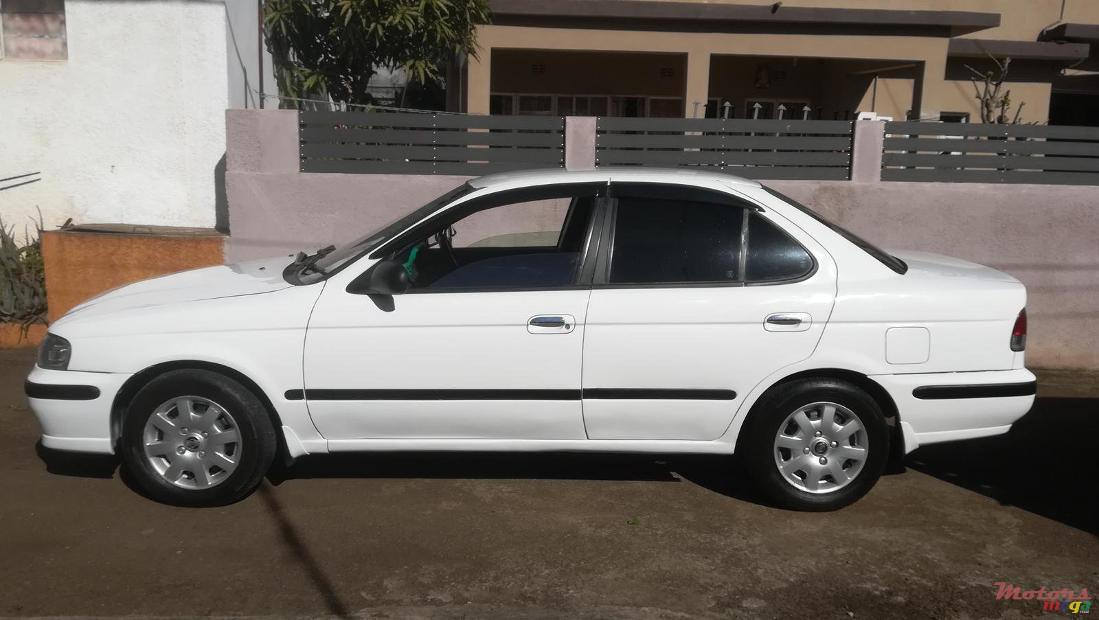 1999' Nissan Sunny photo #1