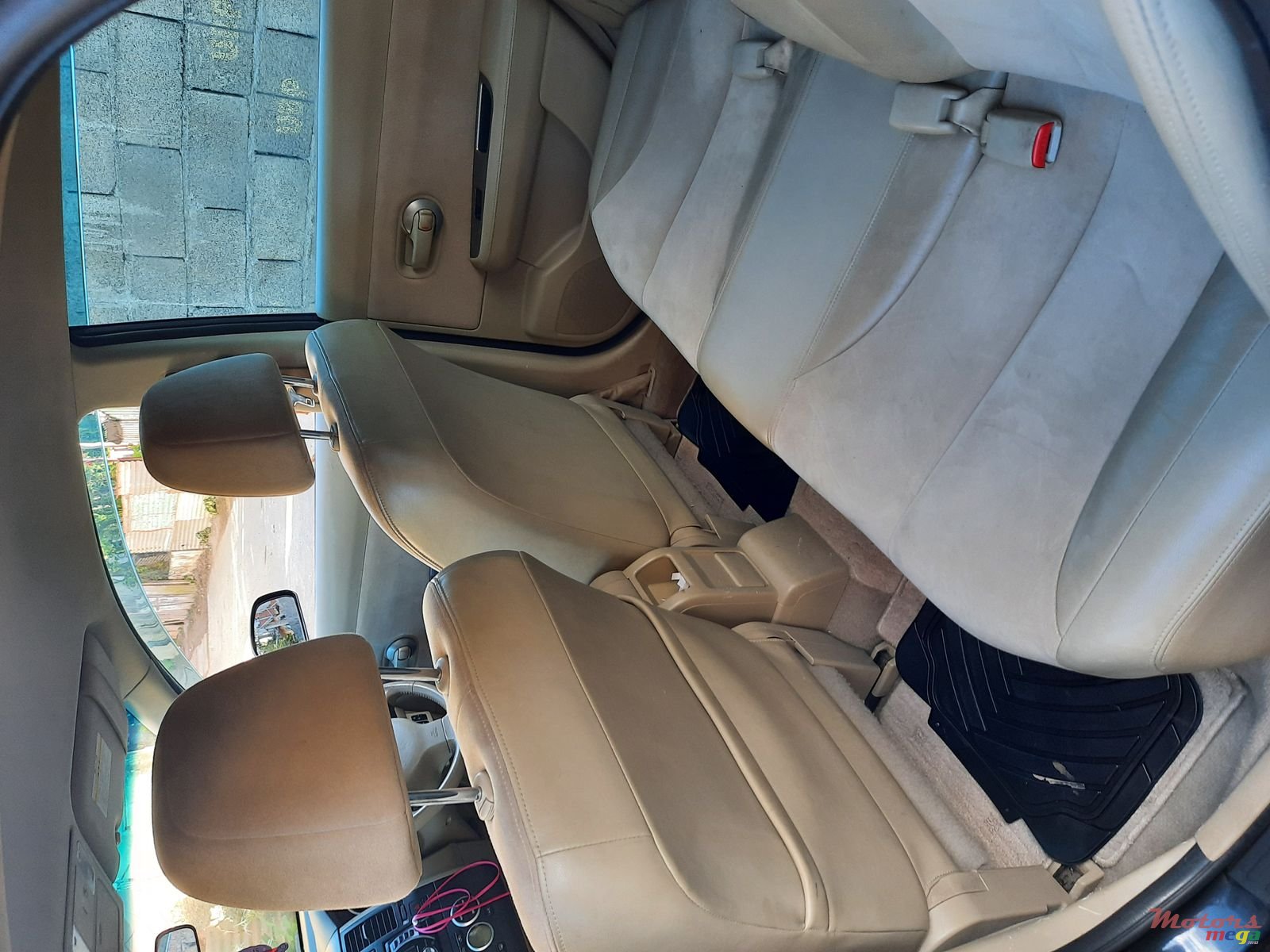 2011' Nissan Tiida photo #3