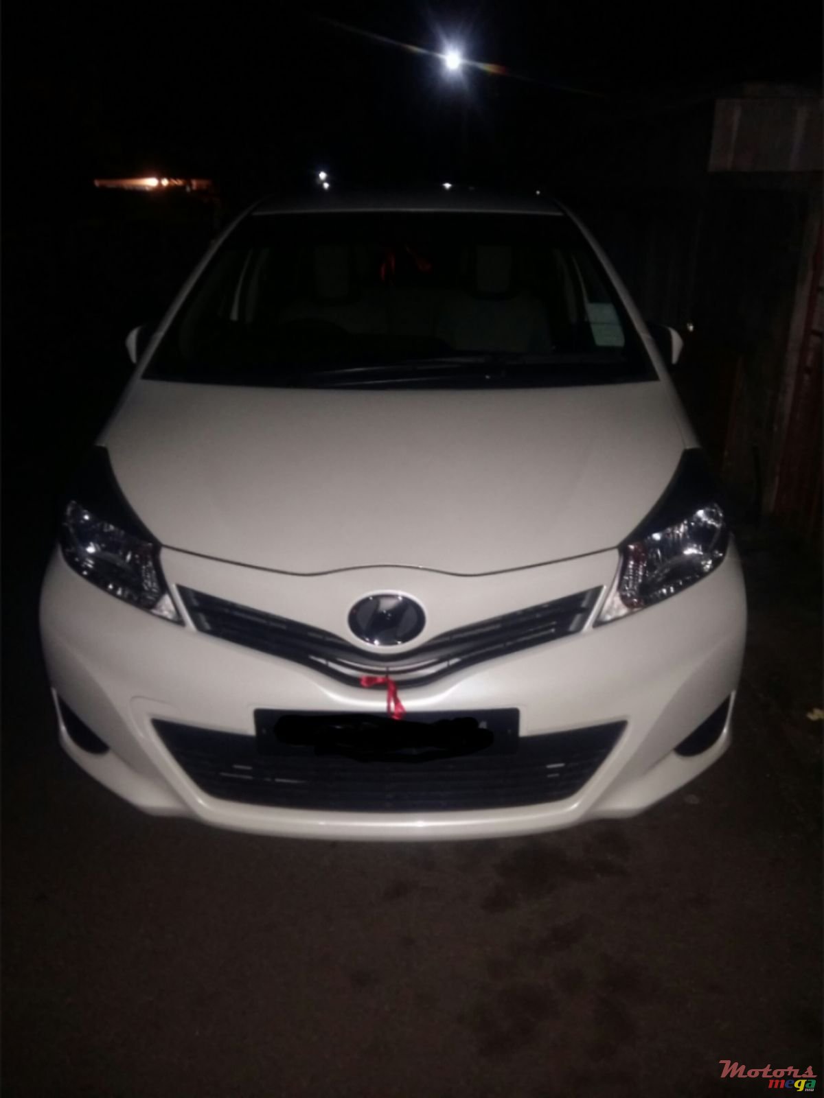 2011' Toyota Vitz photo #4