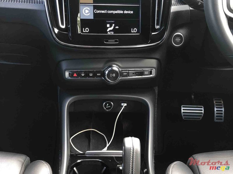 2022' Volvo XC40 T5 Recharge PHEV photo #7