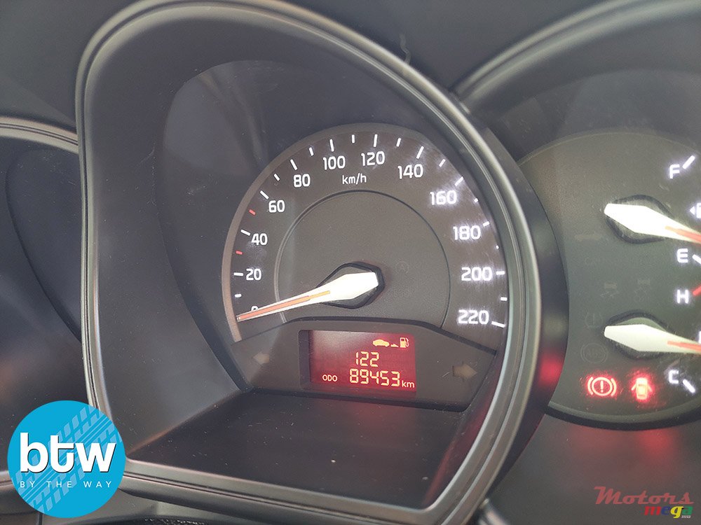 2015' Kia Rio photo #7