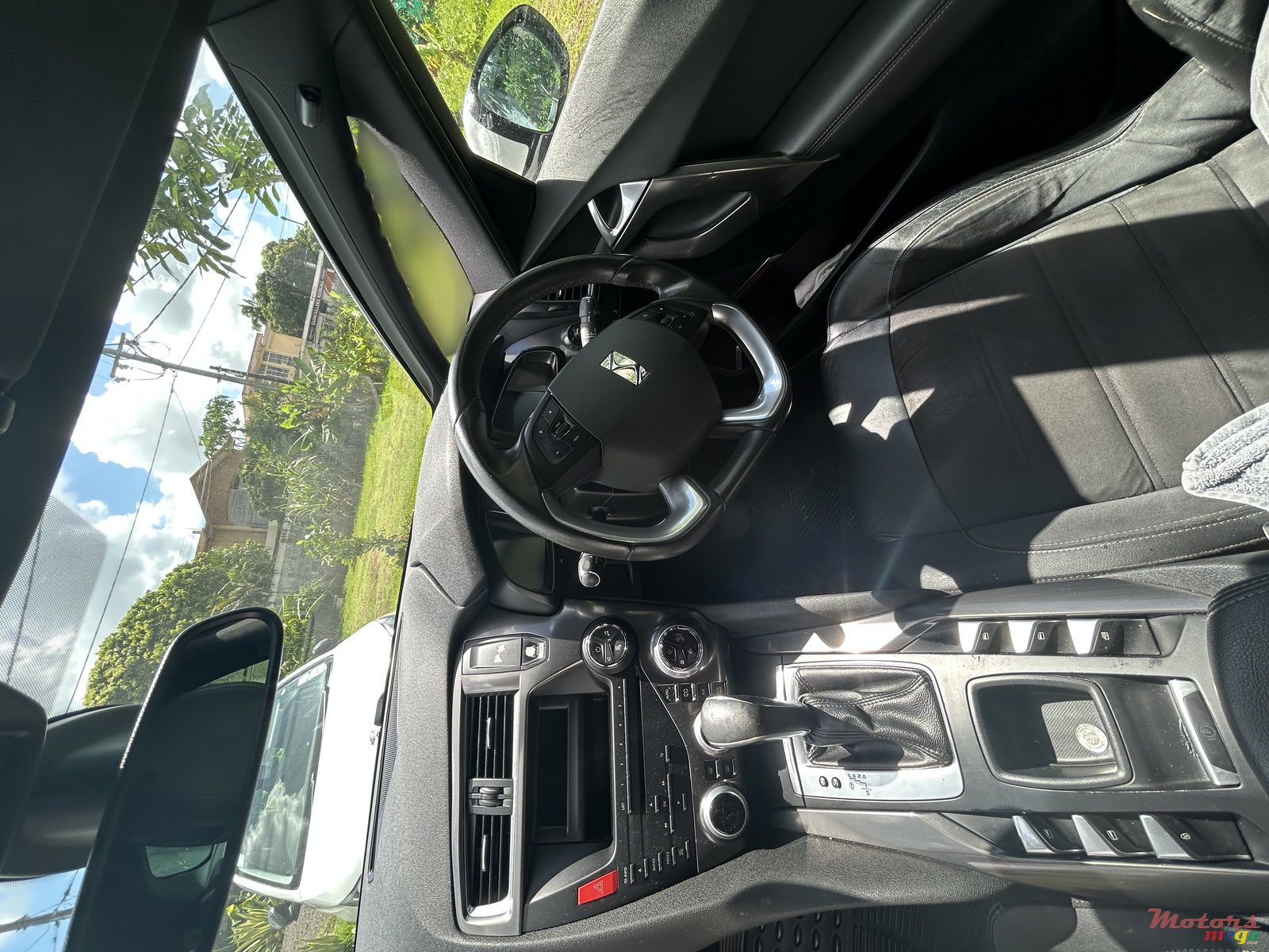 2015' DS Automobiles photo #5