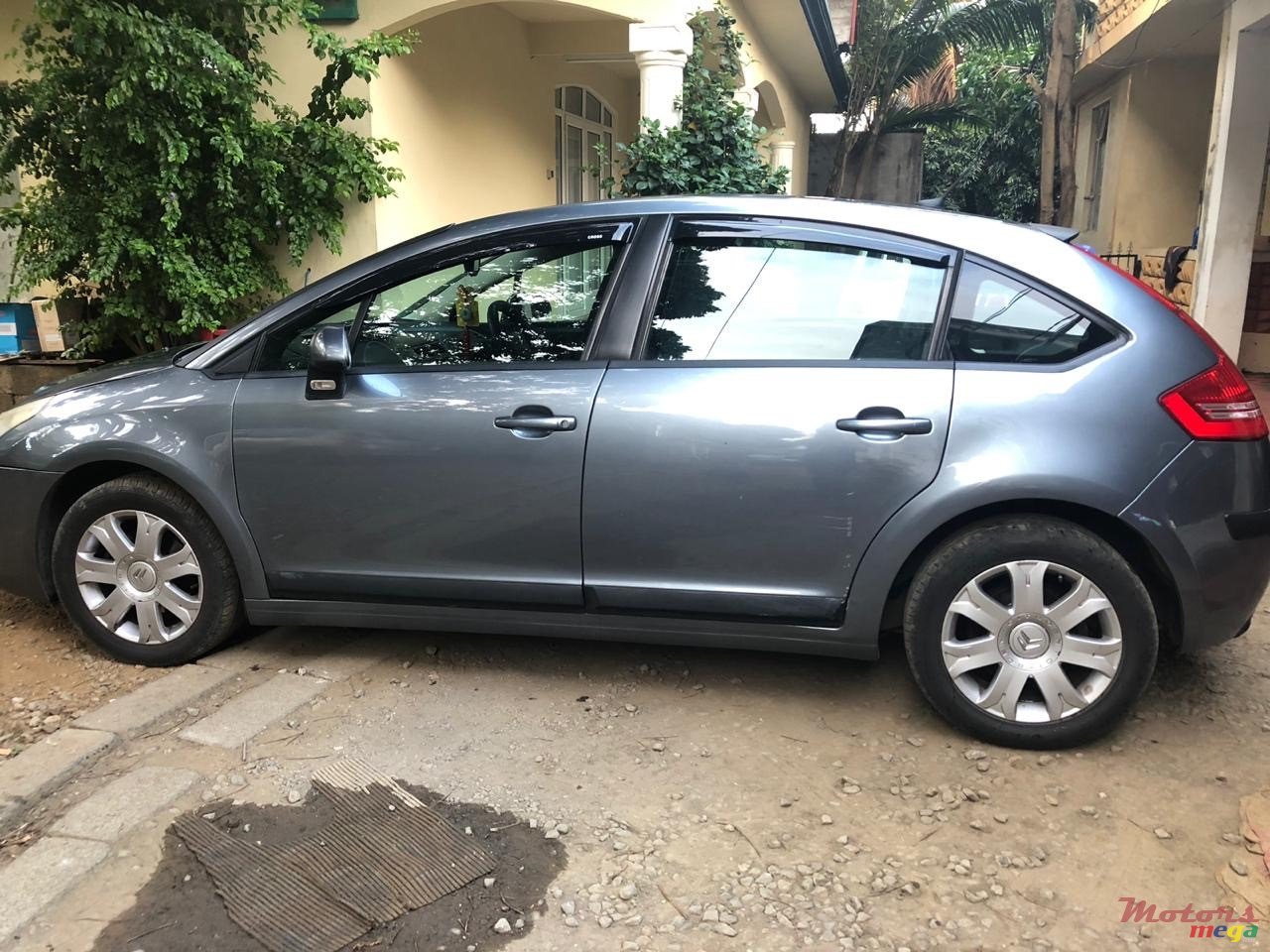 2009' Citroen C4 photo #6