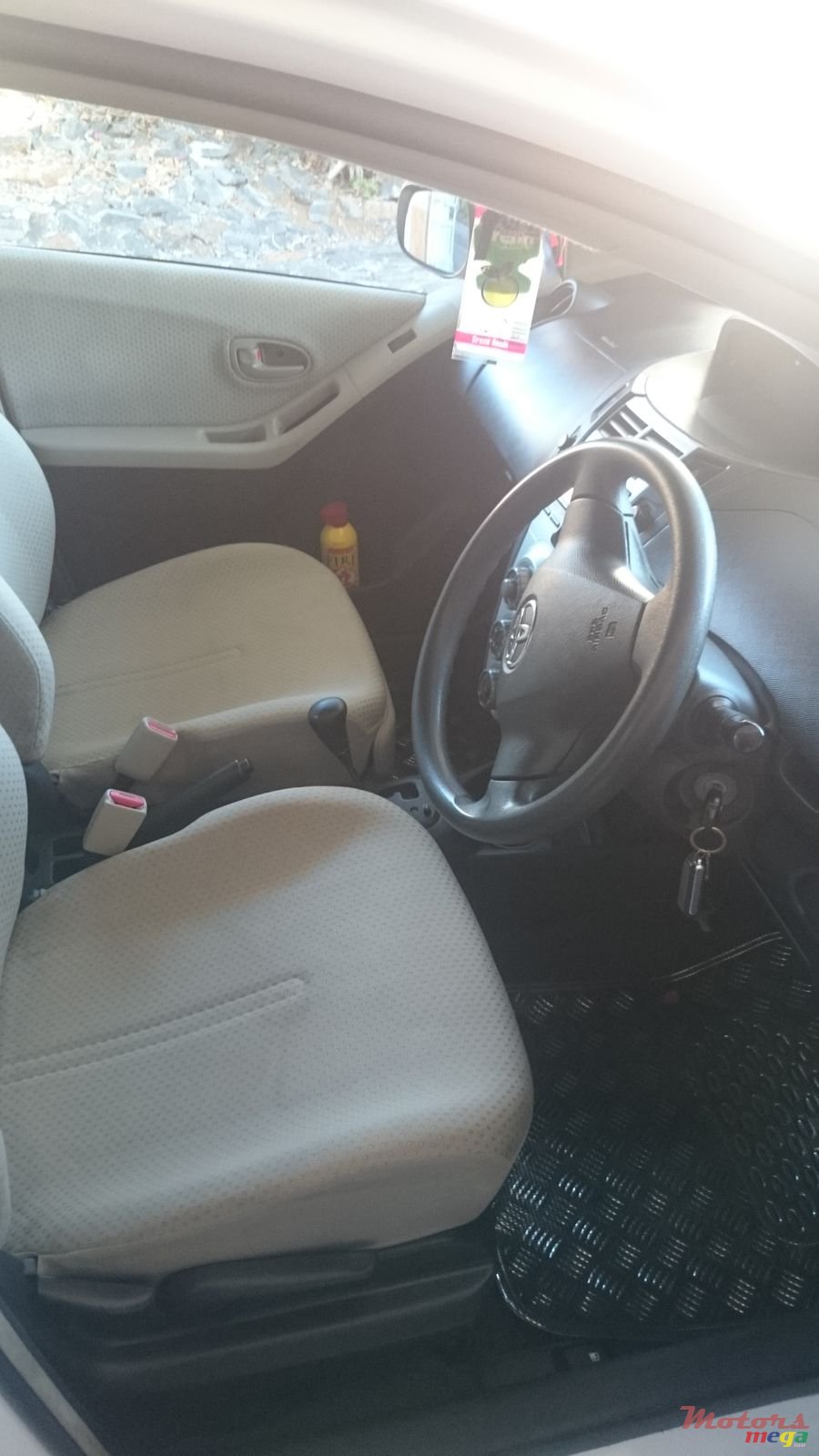 2006' Toyota Vitz photo #7