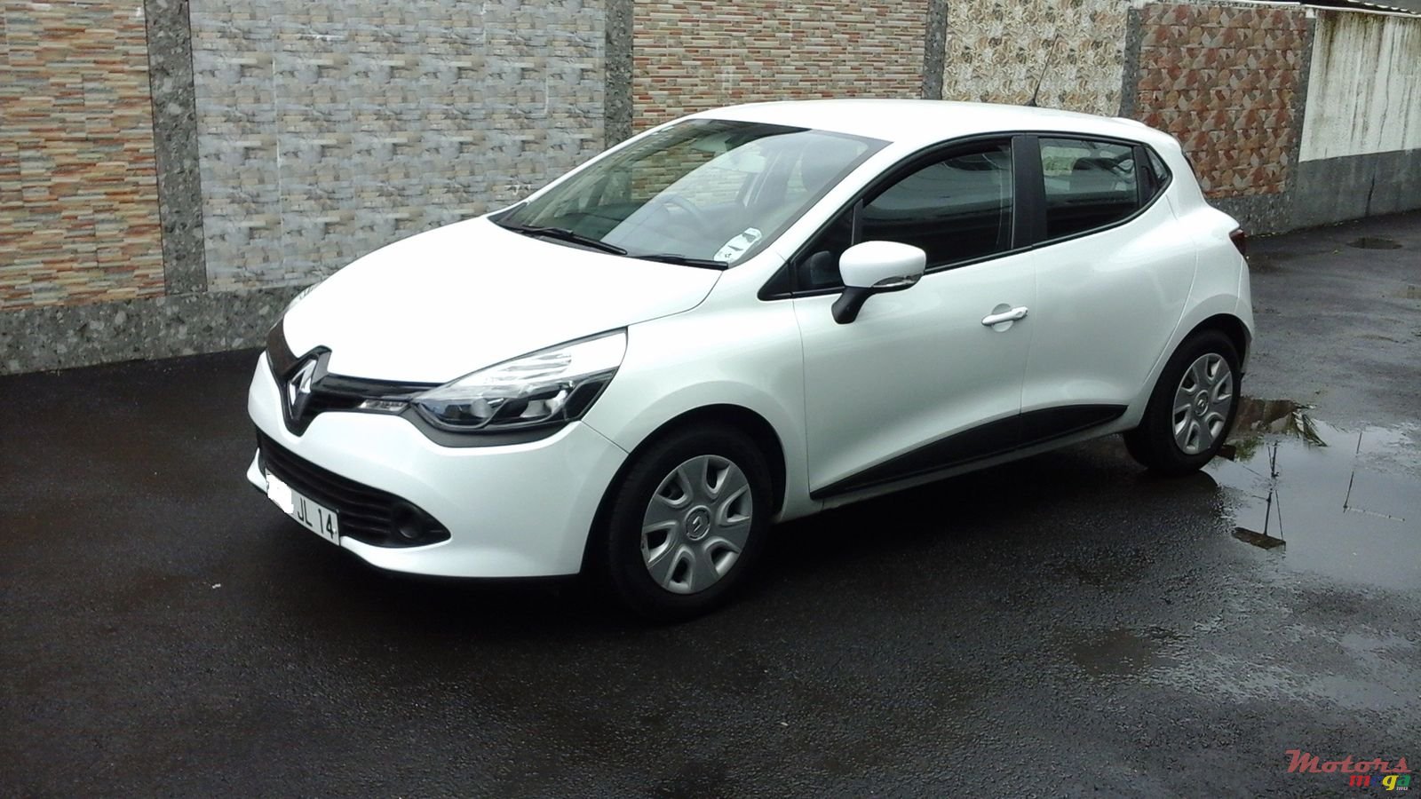 2014' Renault Clio photo #2