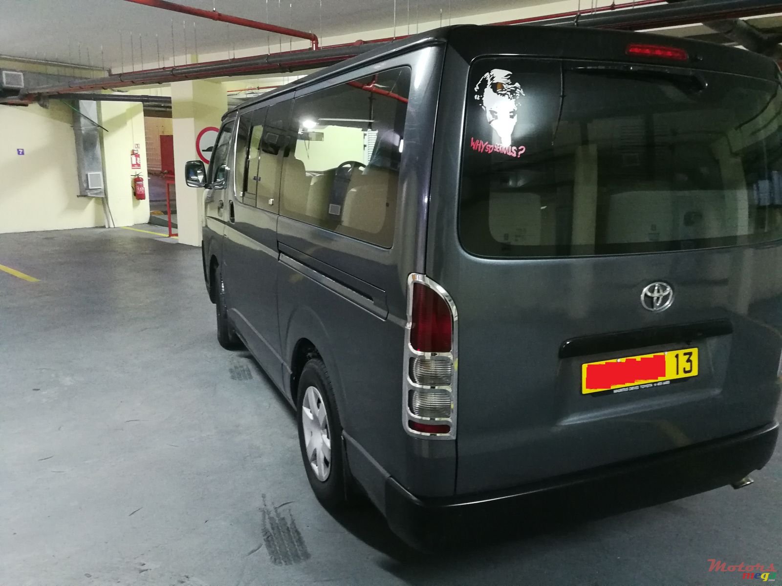 2013' Toyota HiAce photo #3
