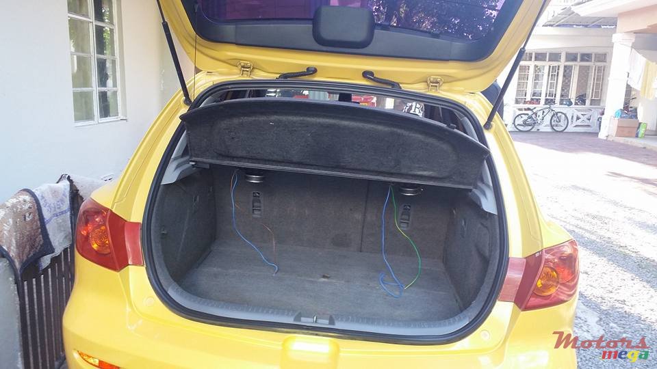 2004' Mazda photo #7