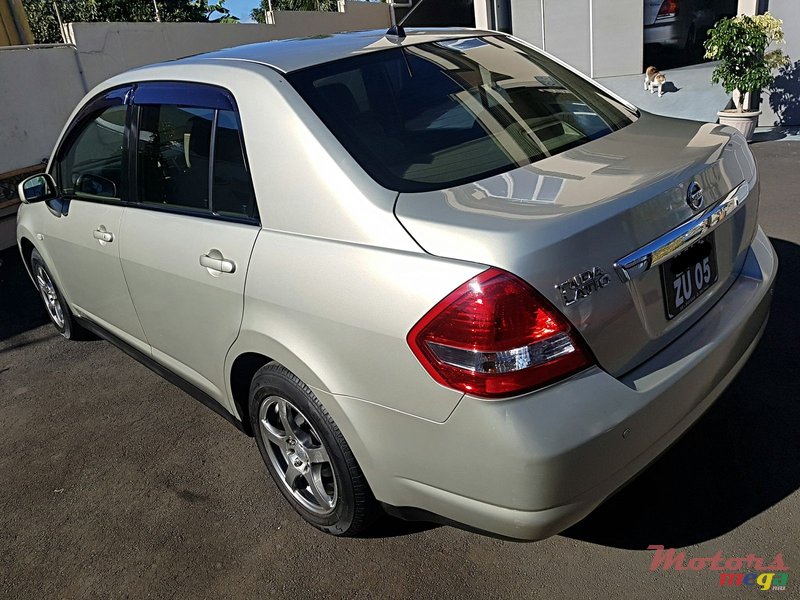 2005' Nissan Tiida automatic photo #4