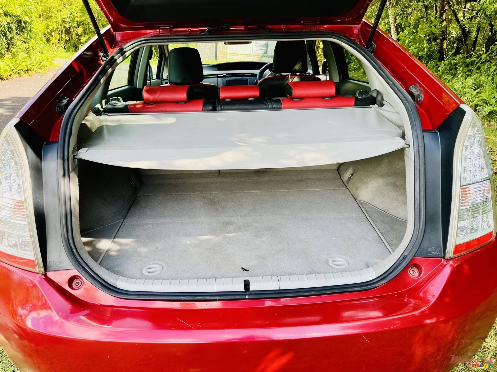 2011' Toyota Prius photo #5