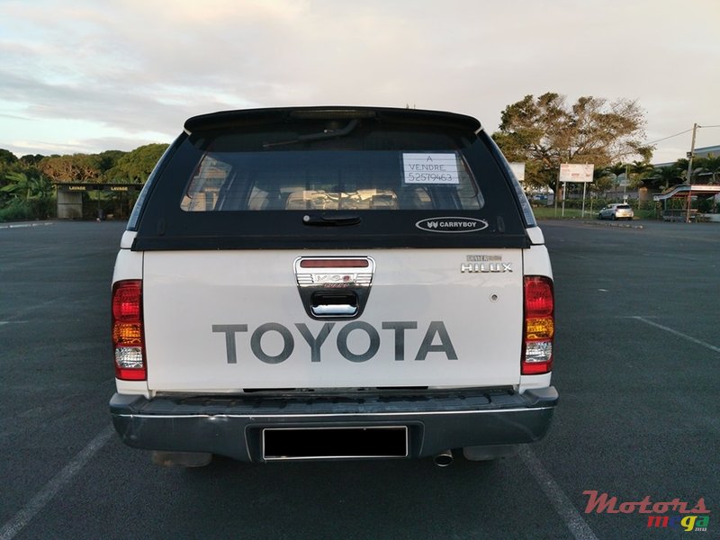 2009' Toyota Hilux photo #3