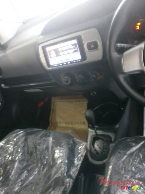 2015' Toyota Vitz photo #5