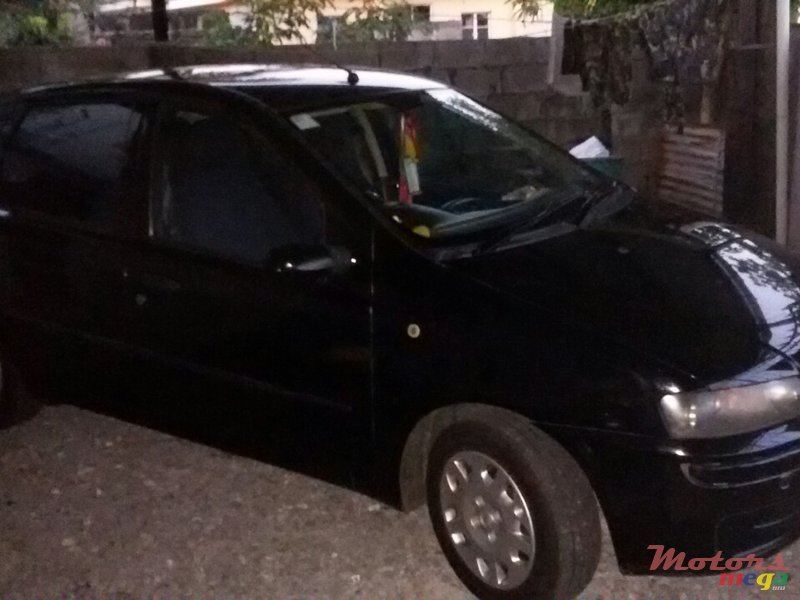 2002' Fiat Punto photo #1