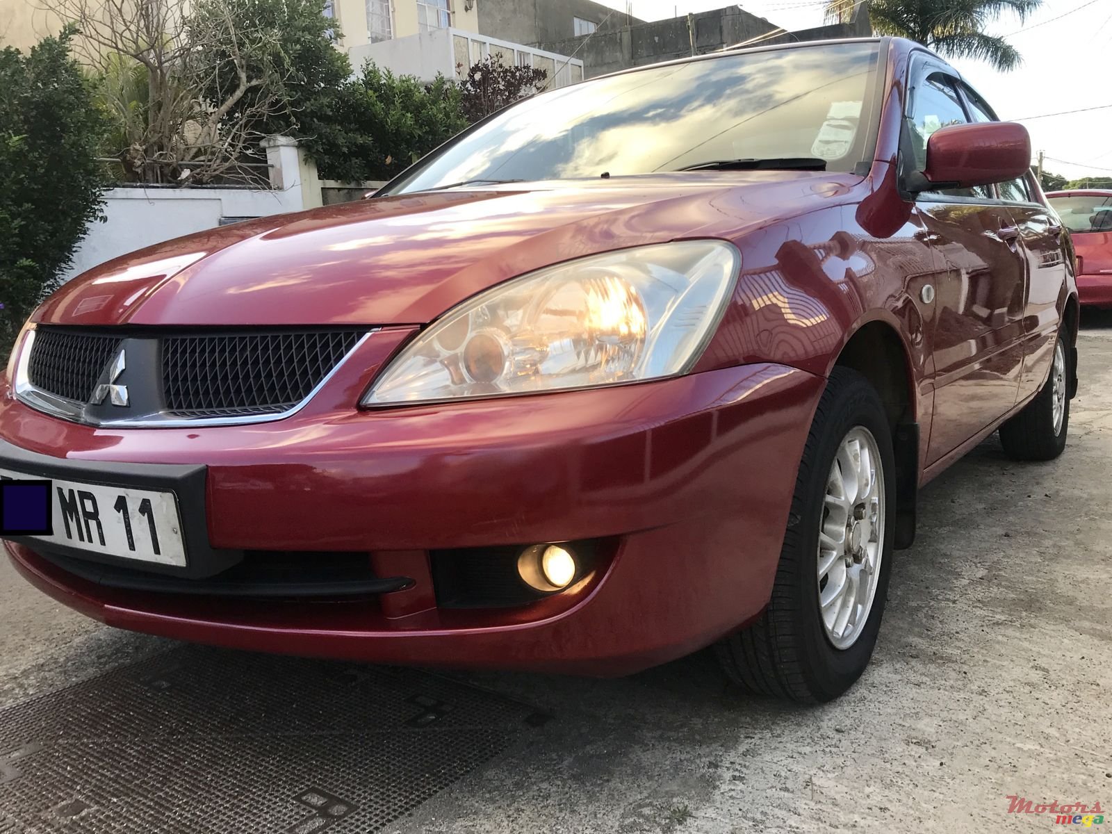 2011' Mitsubishi Lancer photo #2