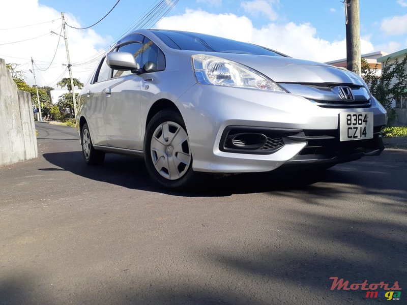 2014' Honda Fit Shuttle photo #2