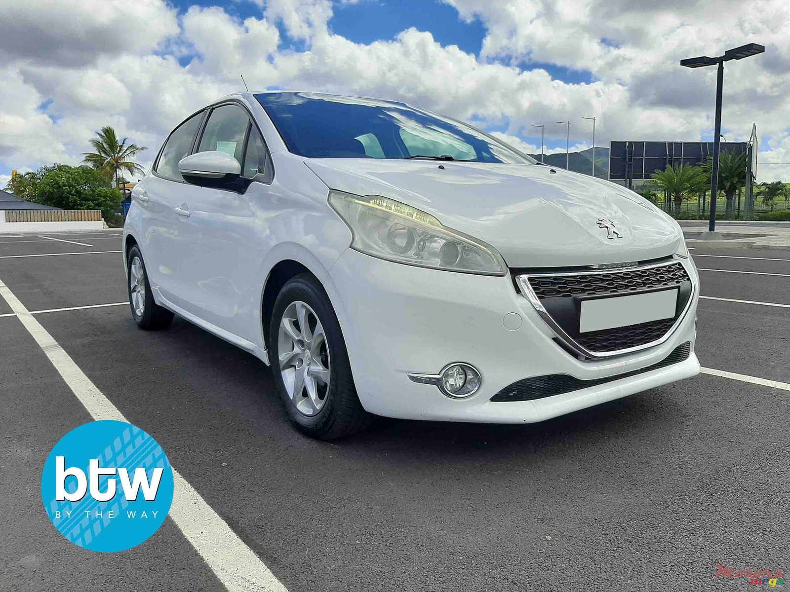 2013' Peugeot 208 photo #1