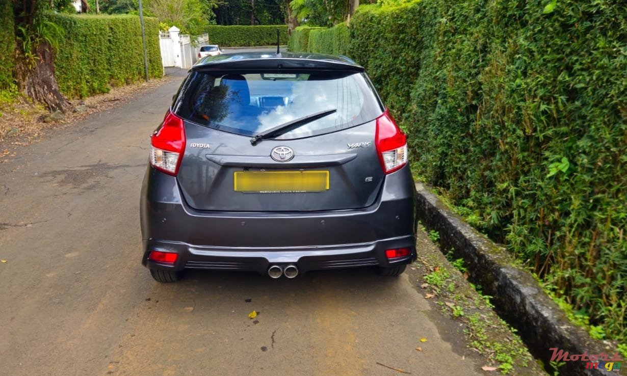 2016' Toyota Yaris photo #2