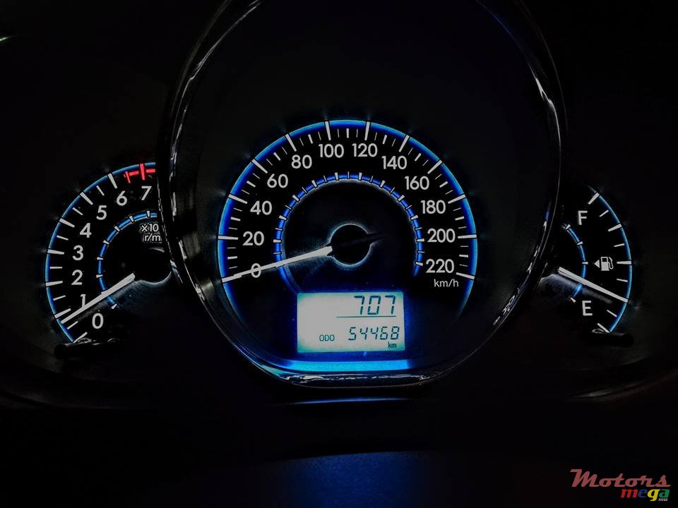 2013' Toyota Yaris 1.3 photo #6