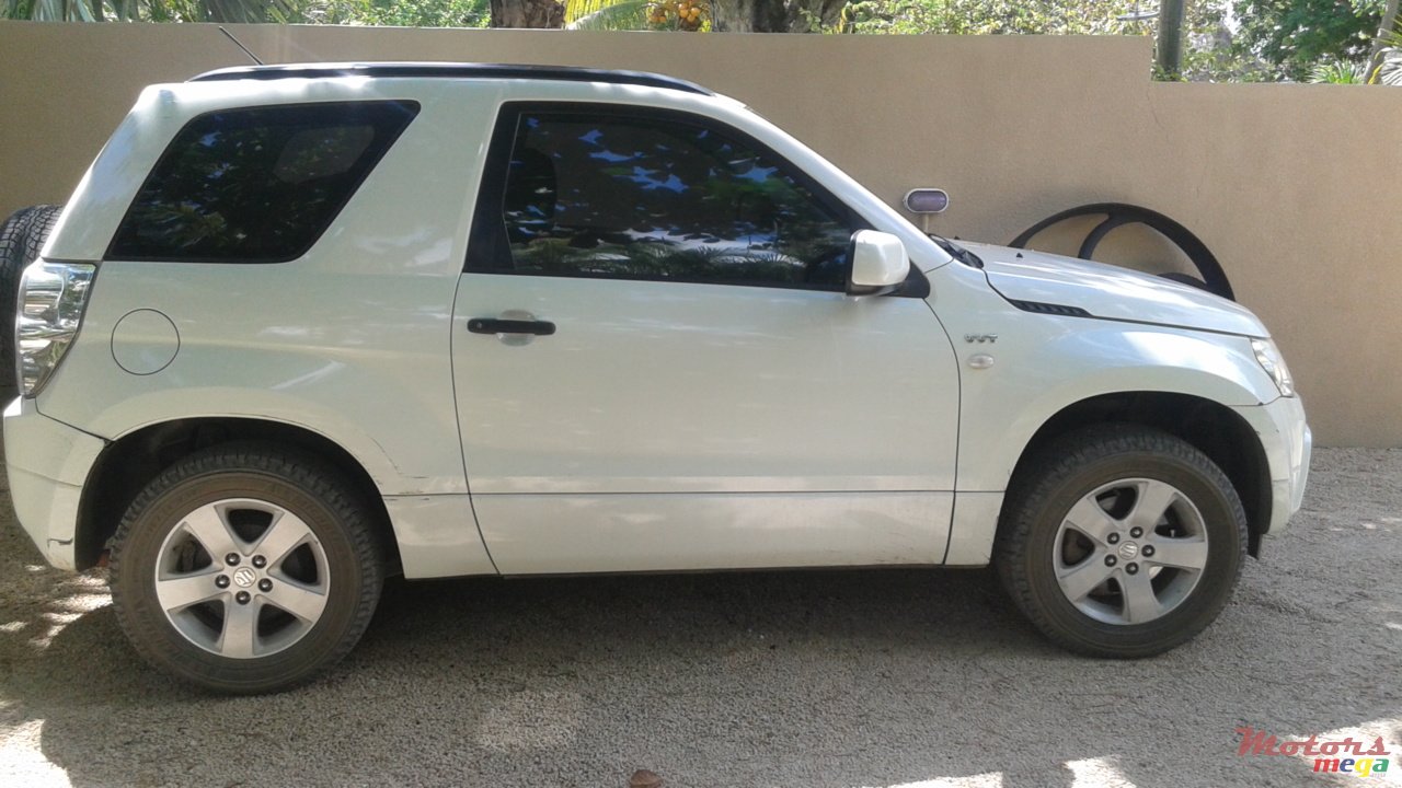 2009' Suzuki Grand Vitara 3 portes photo #1