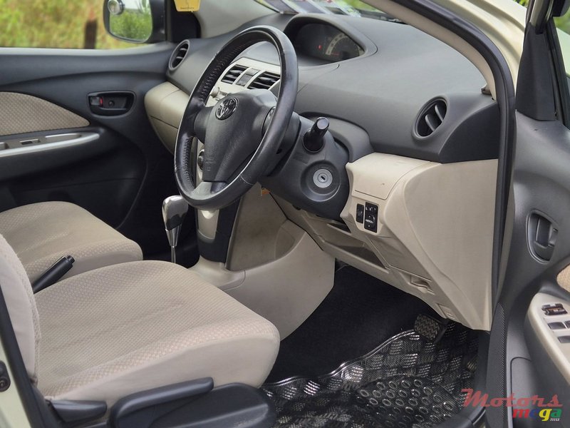 2006' Toyota Belta photo #5