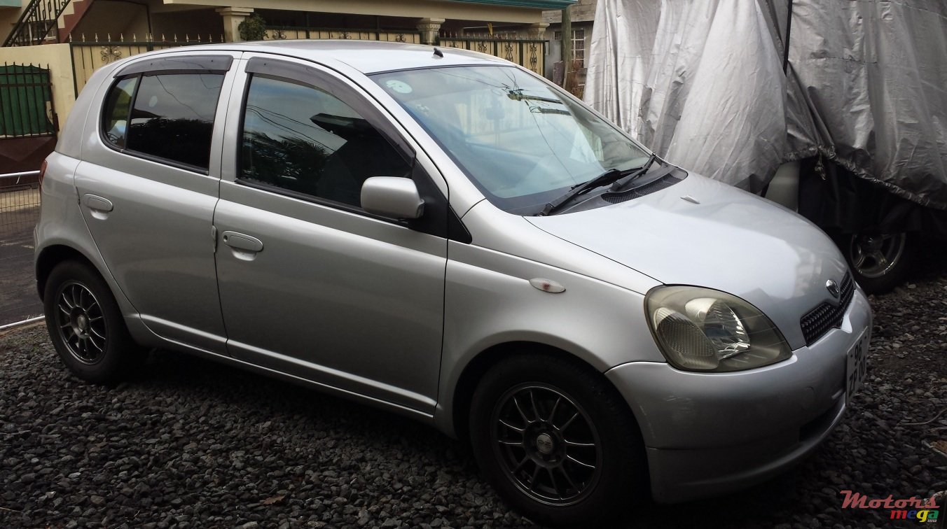 2000' Toyota Vitz photo #1