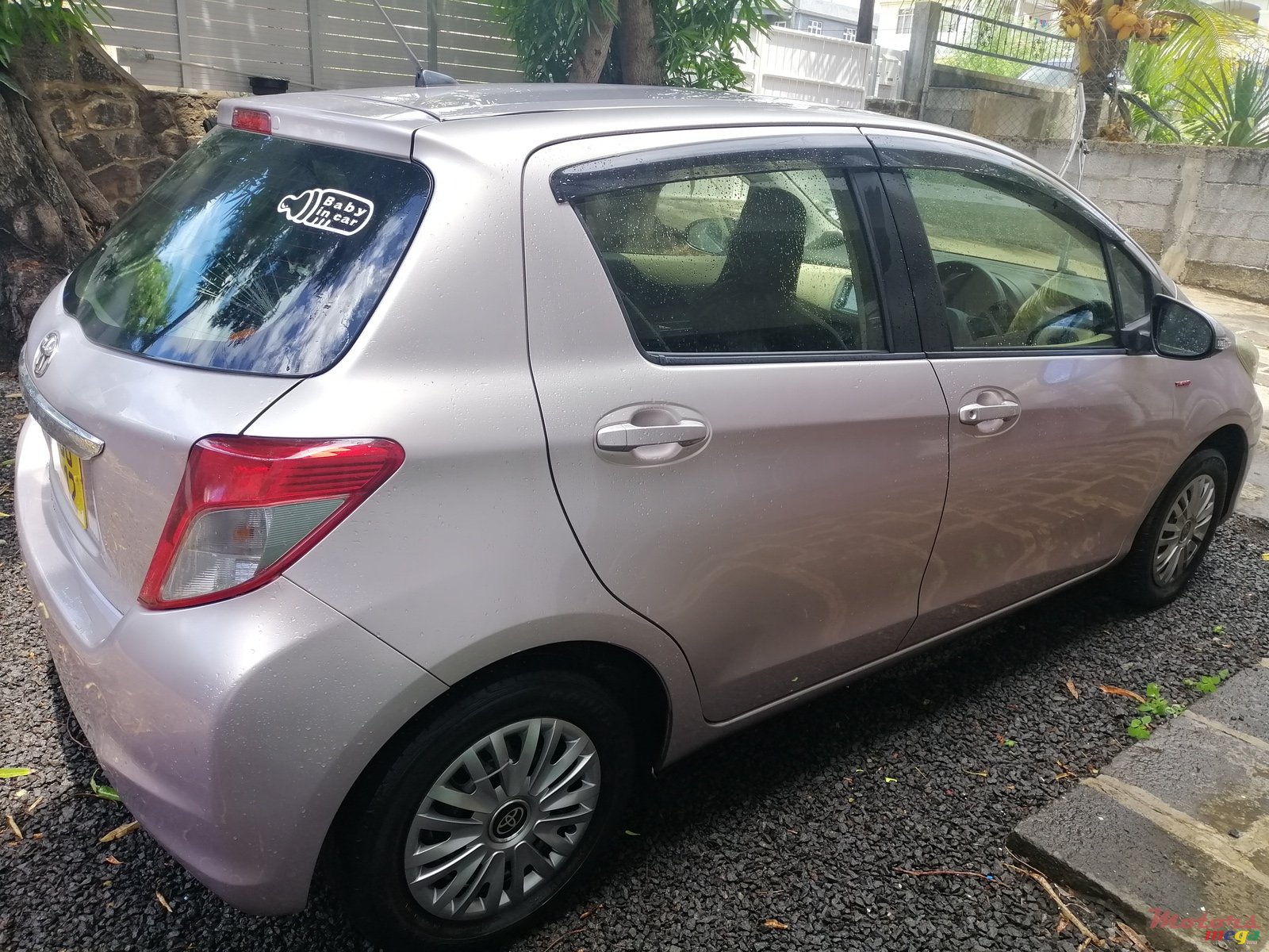 2012' Toyota Vitz photo #3