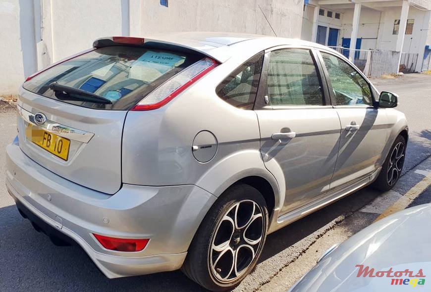 2010' Ford Focus photo #4