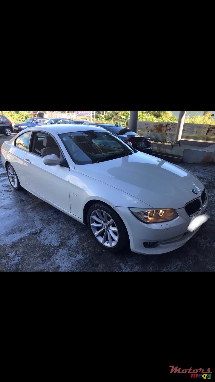 2011' BMW 3 Series Coupe photo #1