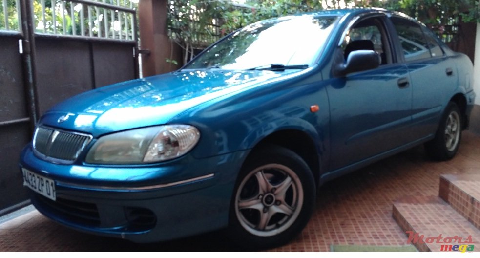 2001' Nissan Sunny photo #2
