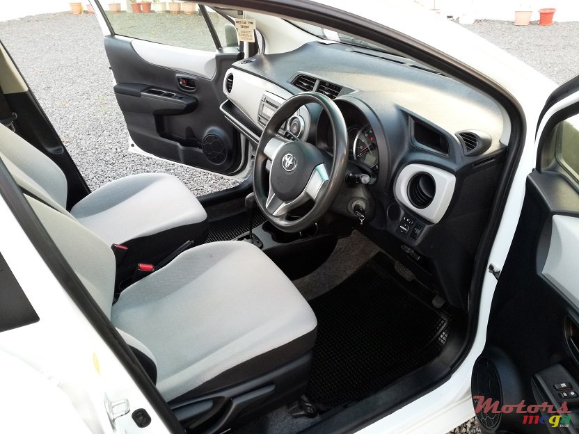2013' Toyota Vitz Auto 1.3L JAPAN photo #5