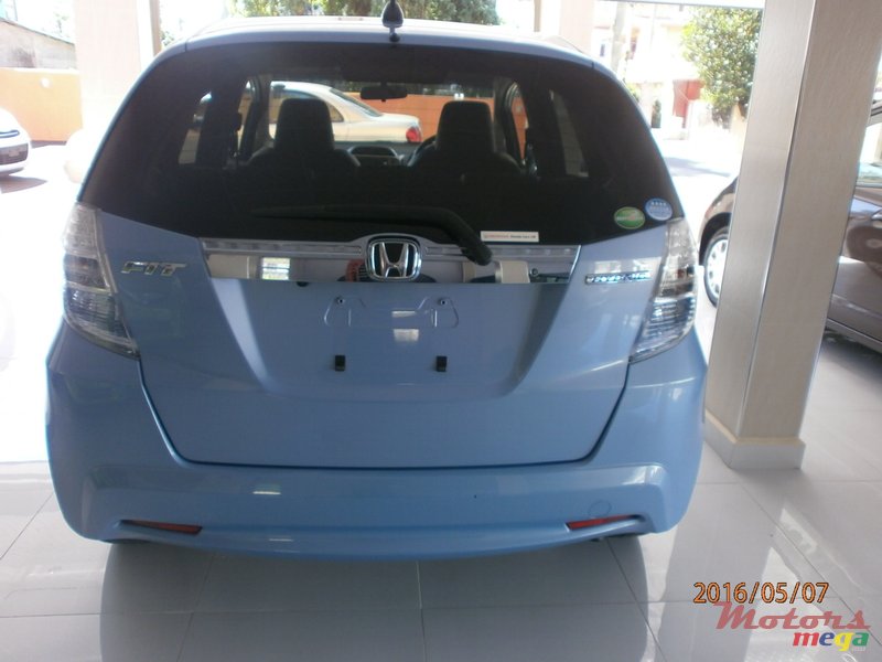 2012' Honda Fit hybrid photo #2