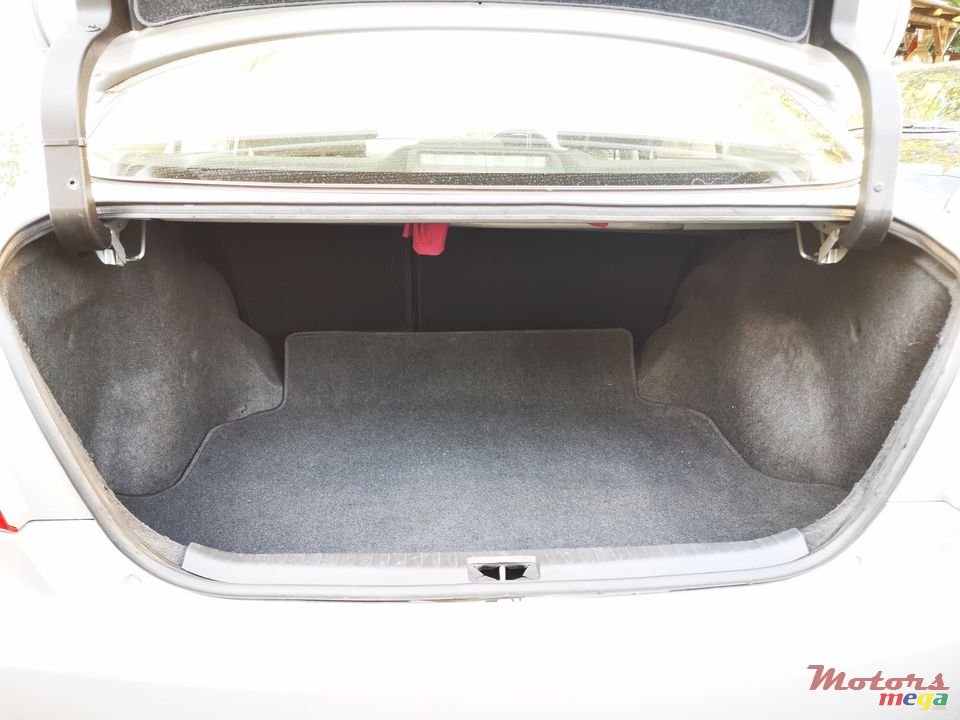 2012' Toyota Premio photo #7