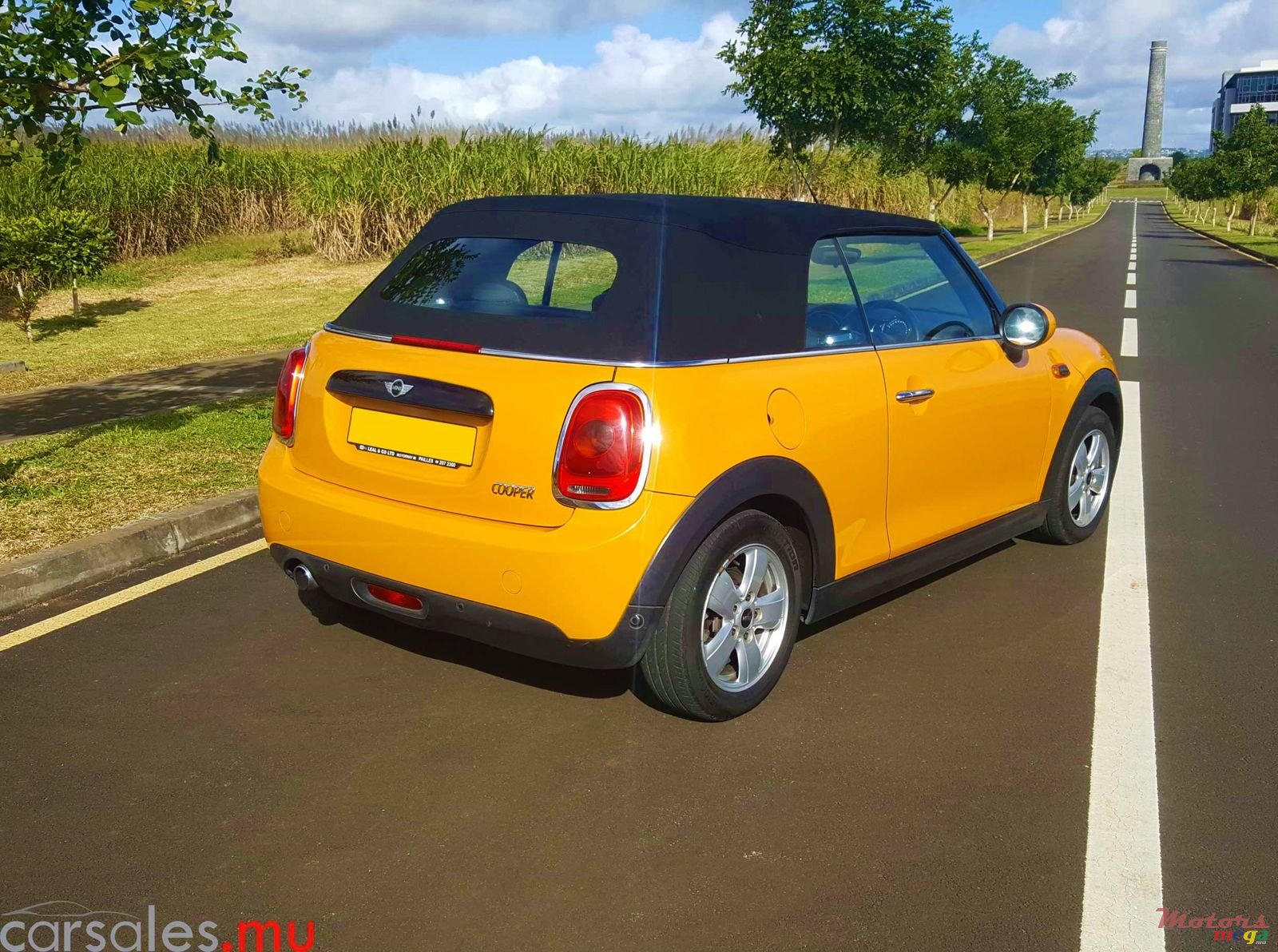 2017' MINI Cooper Cabrio photo #4