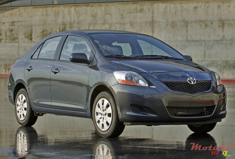2012' Toyota Yaris photo #1