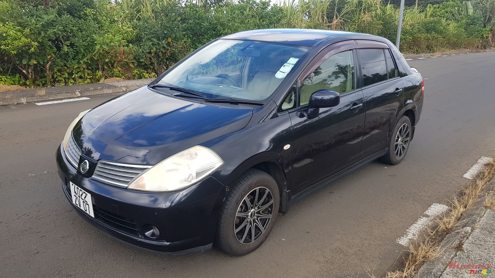 2007' Nissan Tiida photo #1