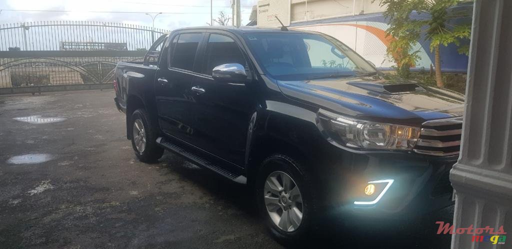2017' Toyota Hilux photo #1