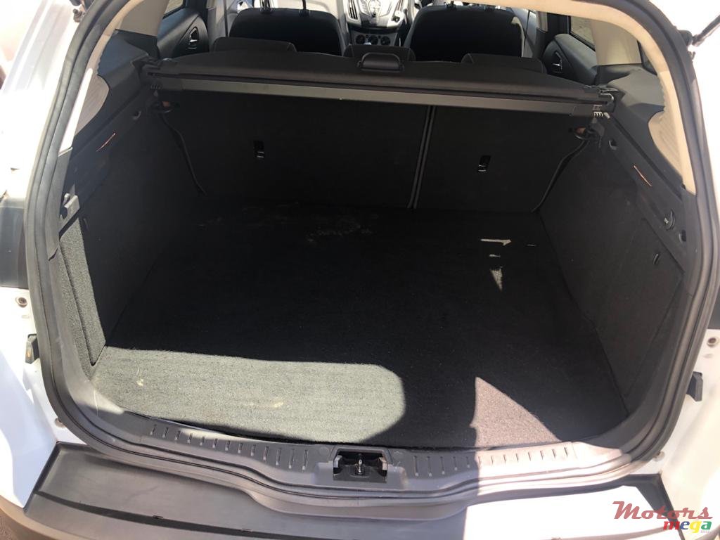 2012' Ford Focus photo #6