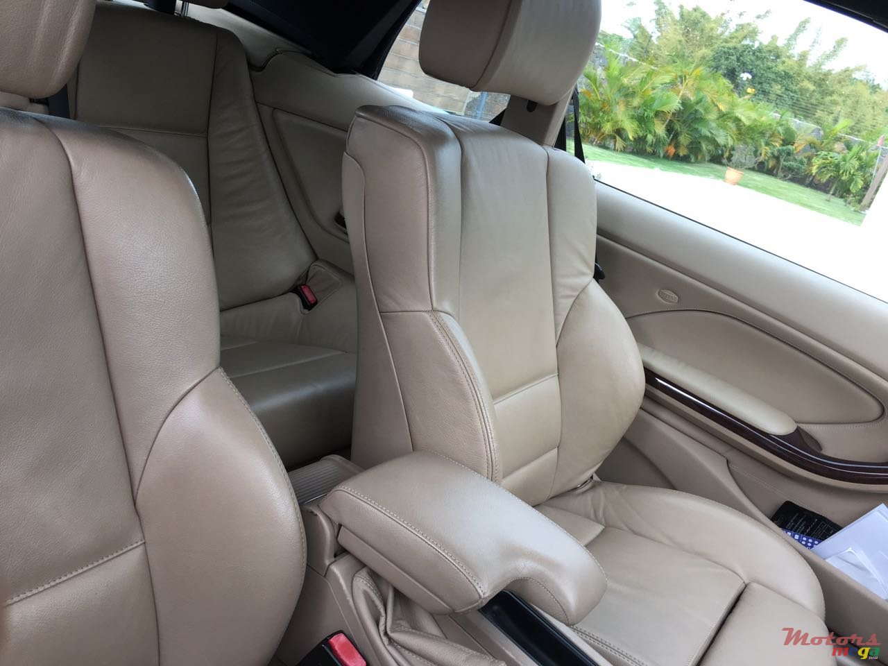 2004' BMW 3 Series Convertible photo #5