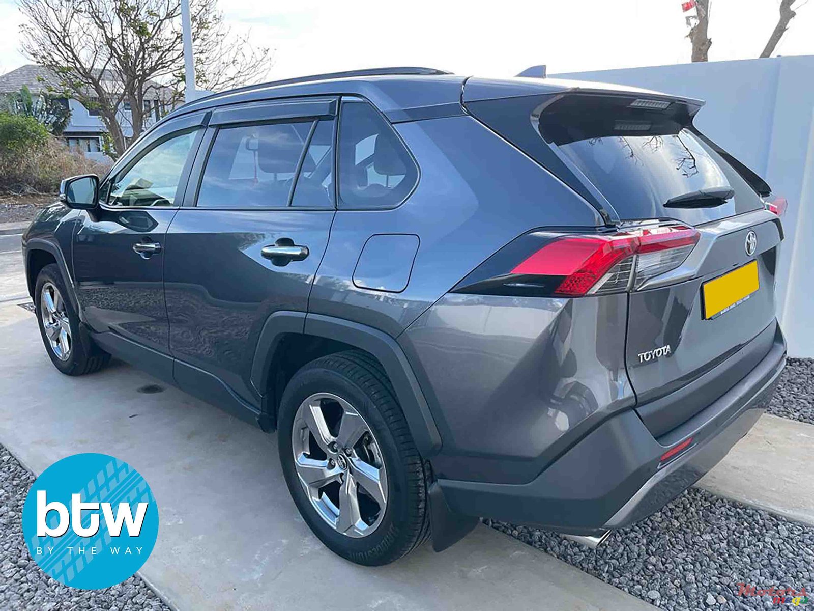 2019' Toyota RAV4 photo #4