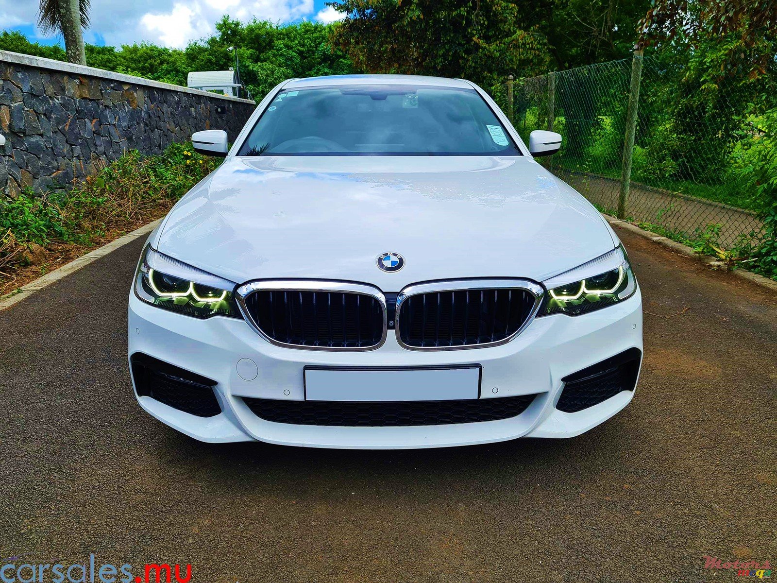 2017' BMW 530 i M Sport Package photo #2